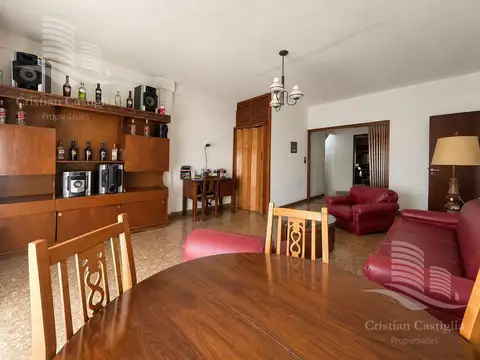 Casa Multifamiliar Con 2 Locales al Frente en Olivos