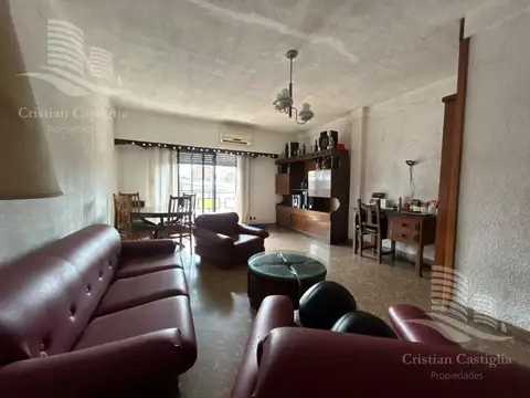 Casa Multifamiliar Con 2 Locales al Frente en Olivos