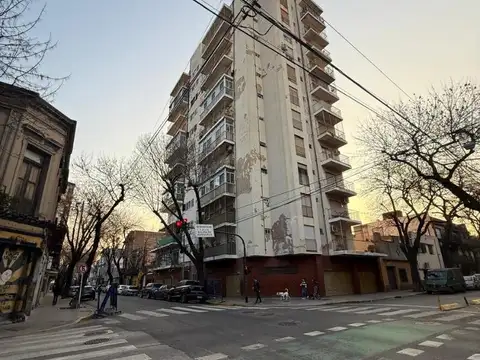 VENTA CON RENTA depto  de 3 amb c espacio  guarda coche.