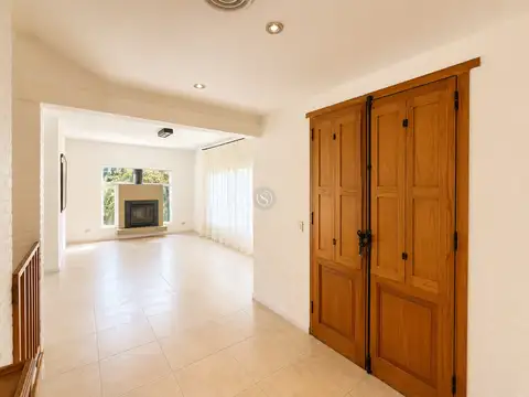 Casa 5 ambientes con 3 baños