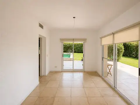 Casa en Venta con 3 cocheras