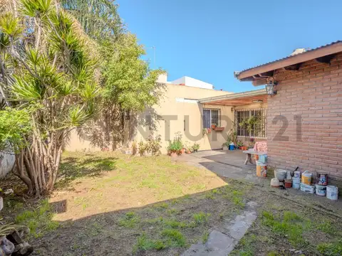 Casa 3 ambientes con 2 baños