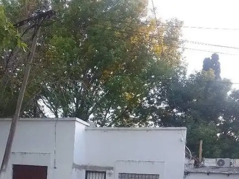 Casa en venta Los Hornos - EN ESQUINA SOBRE AV. 149