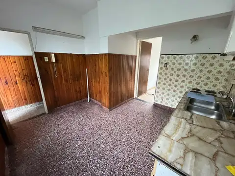 Tipo casa 3 amb. a refaccionar VENTA
