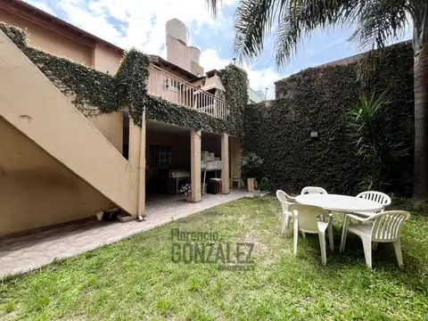 VENTA CASA 3 AMB LINIERS JARDIN PARRILLA