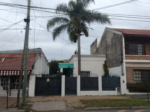CASA EN VENTA C/CUARTO HUESP. PILETA PARQUE Y COCH