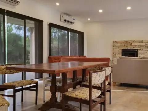 Casa 3 ambientes con 2 baños