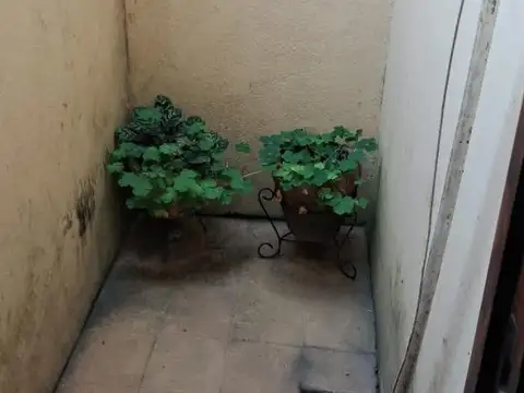 CASA EN CALLE PARANA - SEMICENTRICA