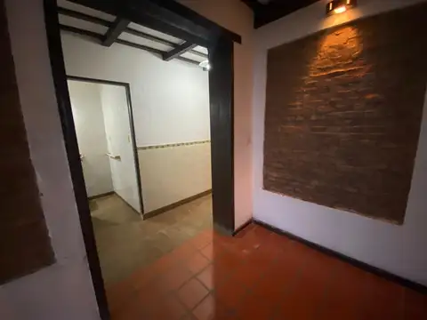 Casa en Alquiler en San Carlos Centro, $ 600.000