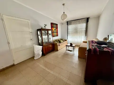 Casa 6 ambientes con 2 baños