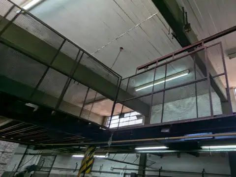 Galpón industrial 560M2 salida a dos calles Gral Paz 1557