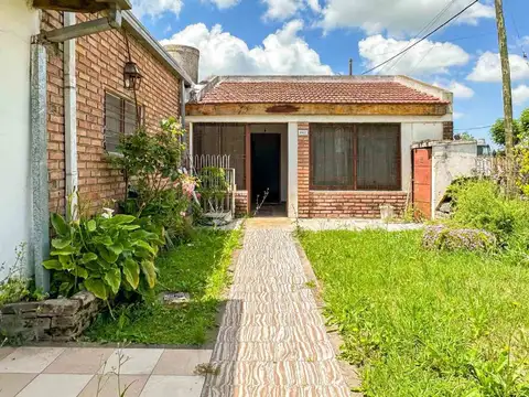 CASA 2 DORMITORIOS EN VENTA LA PLATA CON COCHERA
