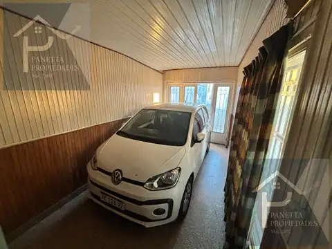 Casa 6 ambientes con 2 baños
