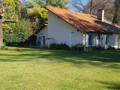 Casa quinta en venta - 3 Dormitorios 5 Baños - Tortuguitas