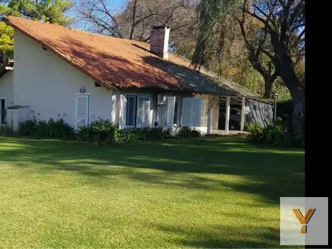 Casa quinta en venta - 3 Dormitorios 5 Baños - Tortuguitas