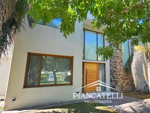 CASA EN VENTA CON 4 HABITACIONES EN TERRAVISTA
