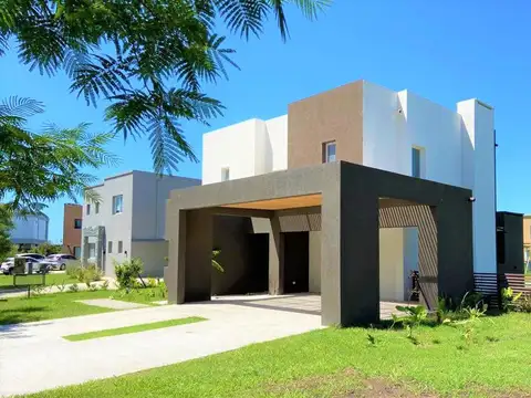 Casa en Alquiler al Este