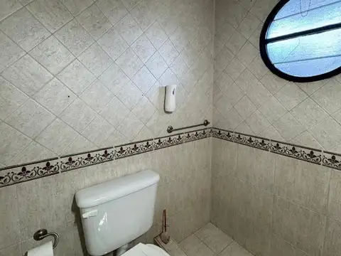 VENTA CASA 4 AMB COCHERA Y FONDO MERLO CENTRO