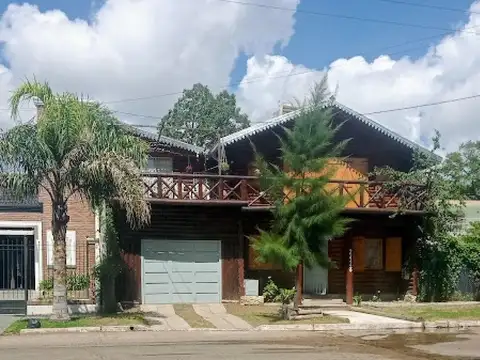 Casa en venta - 3 Dormitorios 3 Baños - Villa Constitución