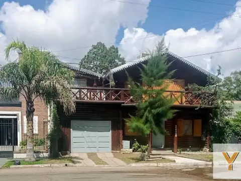 Casa en venta - 3 Dormitorios 3 Baños - Villa Constitución