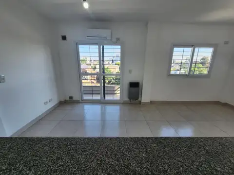Monoambiente con balcón