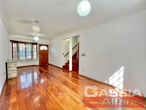 Depto Tipo Casa 5 ambientes con 2 baños