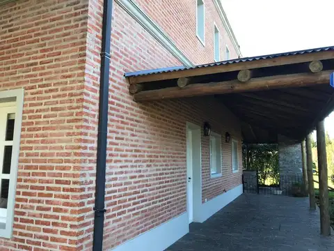 Casa 5 ambientes con 4 baños