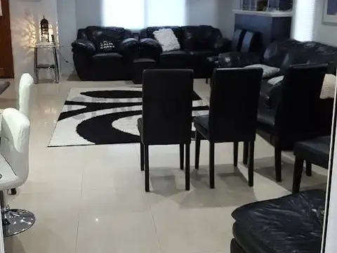 Casa 6 ambientes con 4 baños