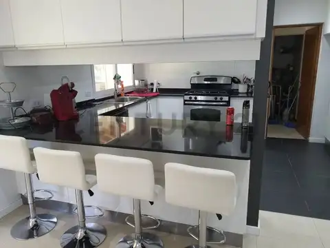 CASA EN VENTA EN EL LAUQUEN CLUB DE CAMPO SAN VICENTE  - Apto crédito