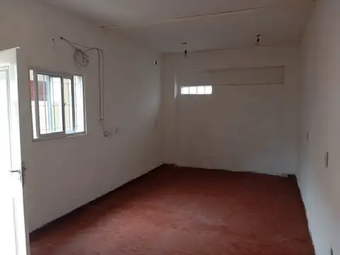 Depto Tipo Casa en Alquiler en Caseros, $ 300.000