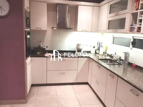 Casa 5 ambientes con 2 baños