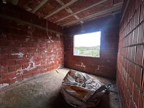 CASA EN ESTANCIA VIEJA EN CONSTRUCCIÓN CON VISTA