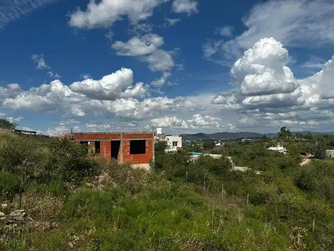 CASA EN ESTANCIA VIEJA EN CONSTRUCCIÓN CON VISTA