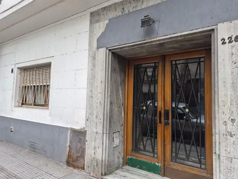 Venta departamento de 3 ambientes - FLORES