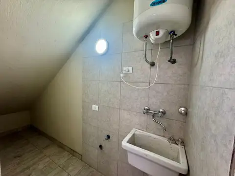 Depto Tipo Casa en Alquiler en Villa Primera, $ 800.000