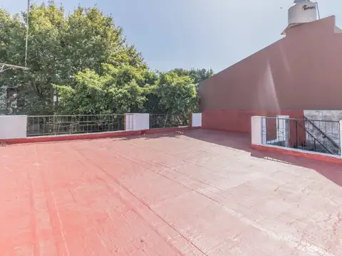 PH en alquiler. 3 ambientes. Quincho y terraza. Frente. Villa Urquiza