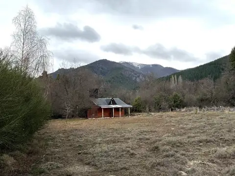 FINA PATAGONIA. Casa en venta de 2 dormitorios c/ cochera en San Martin de los Andes