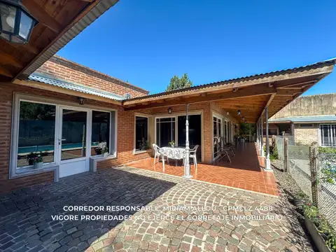 Casa 5 ambientes 181 m² en venta con cochera en Luis Guillón