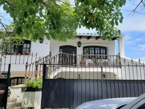 Exc. casa 3 dorm c/cochera-pileta jardin Tres Cerritos