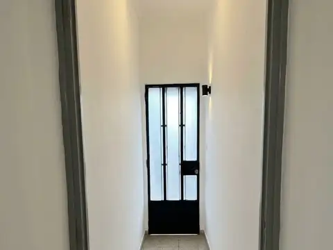 7 100, Piso 0