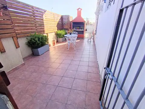 PH de 3 Ambientes en Planta Alta, al Frente – Excelente Ubicación a 2 Cuadras del Hospital de Morón.