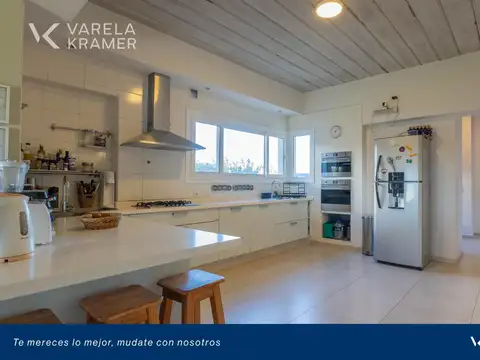 Casa en Venta con 6 cocheras