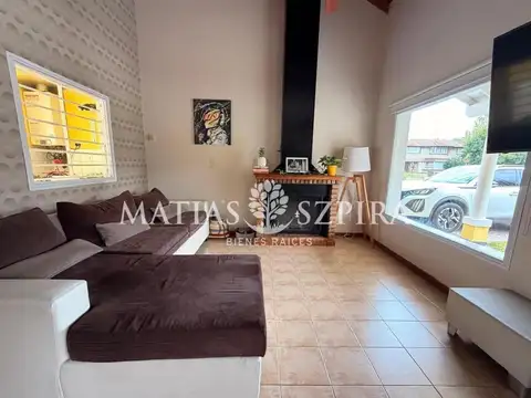 Casa en Venta con 2 cocheras