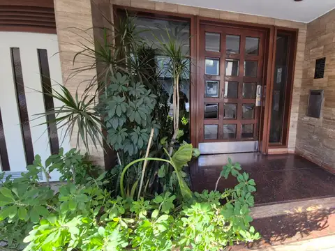 MERCEDES 100, Piso 1