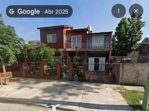 casa de 4 ambientes, 2 plantas c/ pileta climatizada