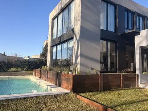 Casa en Alquiler Amoblada 3 dormitorios en El Cantón a la Laguna, Escobar