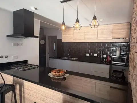 Casa en Alquiler con 4 cocheras