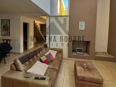 Casa 5 ambientes con 3 baños