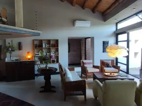Casa 6 ambientes con 3 baños