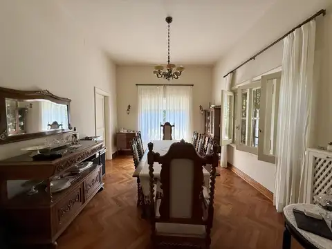 Casa en Venta con 8 cocheras